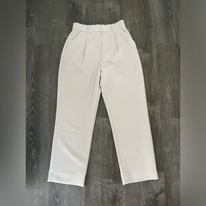 Curve Love A&F Tailored Straight Pant
Size 26 short